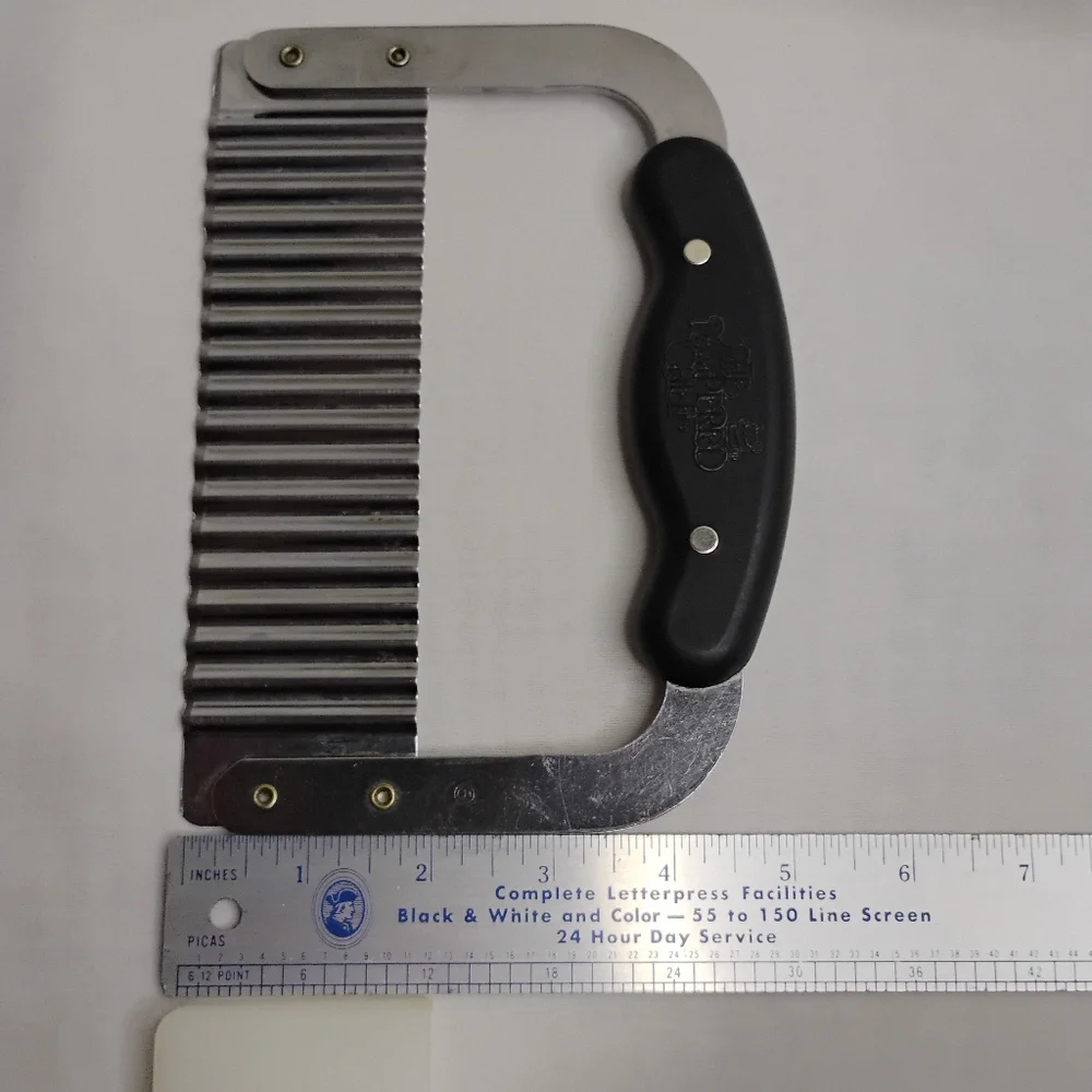 Vintage 90s The Pampered Chef Crinkle Cutter Potato French Fry Vegetable Slicer